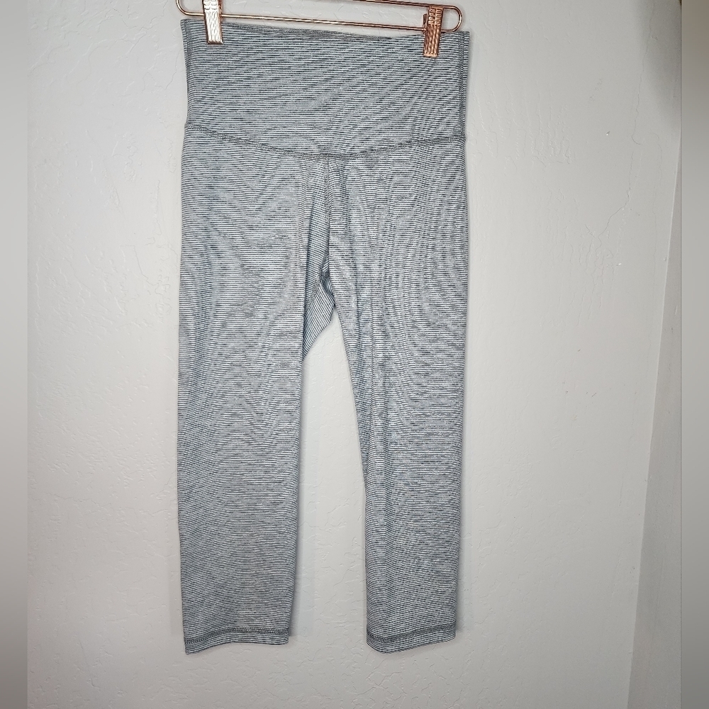 Old Navy Active Fitted Crop Striped Leggings‎ Size Small